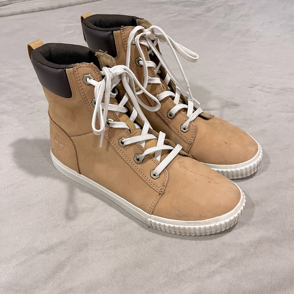 Timberland Woman’s Skyla Lace Up High Top Sneakers Woman’s Size 8